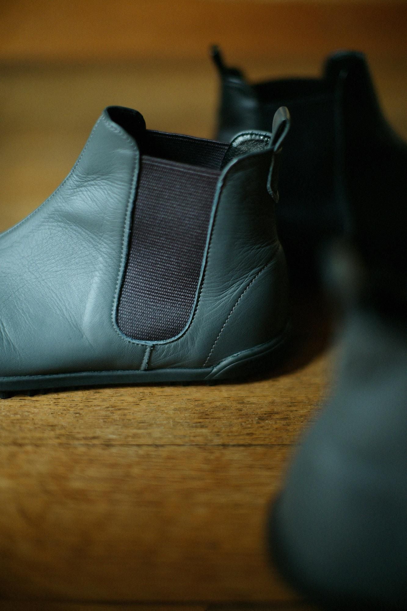 週末セール！sousou サイドゴア　革足袋　いろは底 サイドゴア 革足袋 いろは底／鈍色（にびいろ）