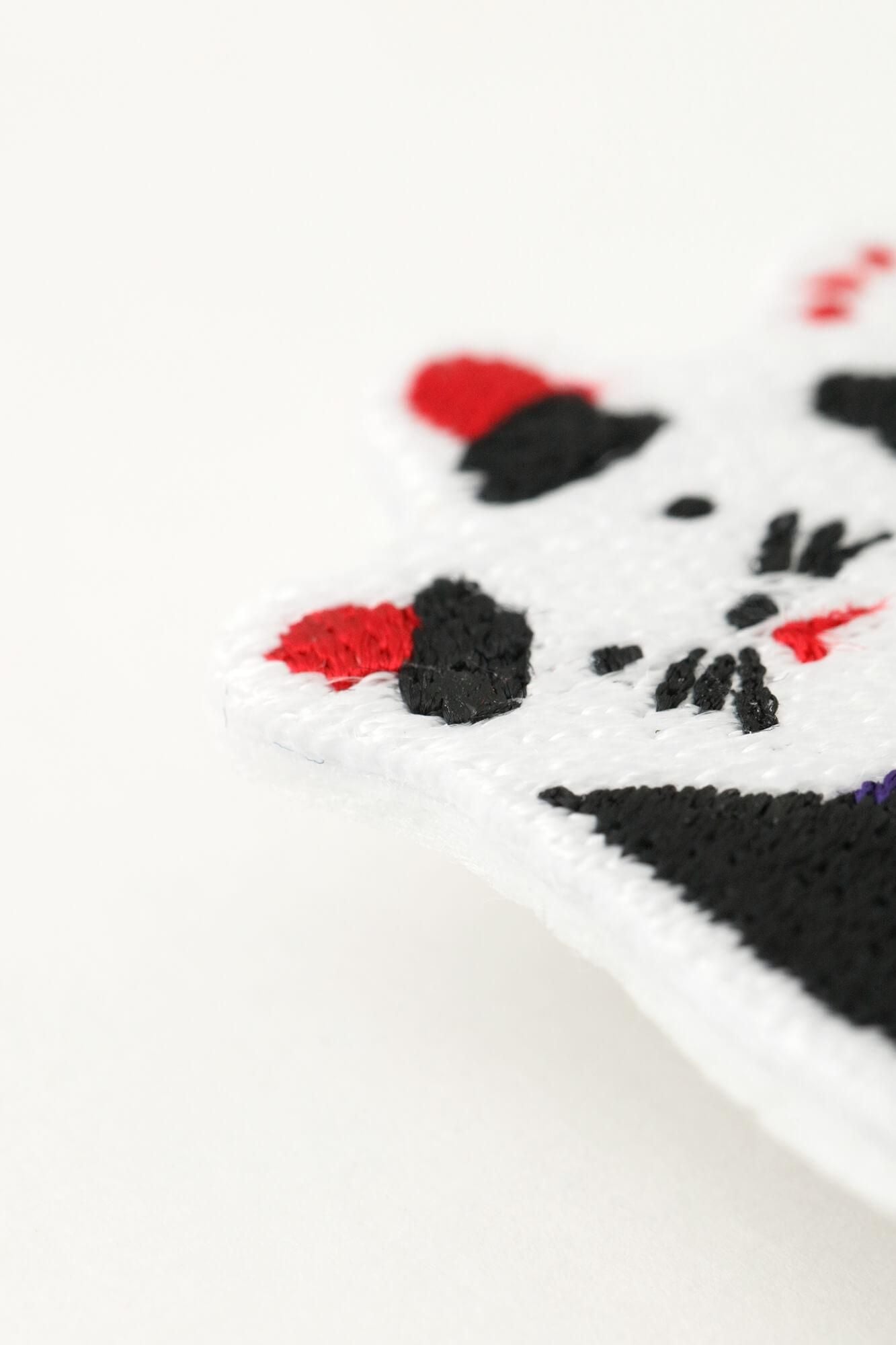 刺繍飾り（ししゅうかざり）／土人形（つちにんぎょう） 猫