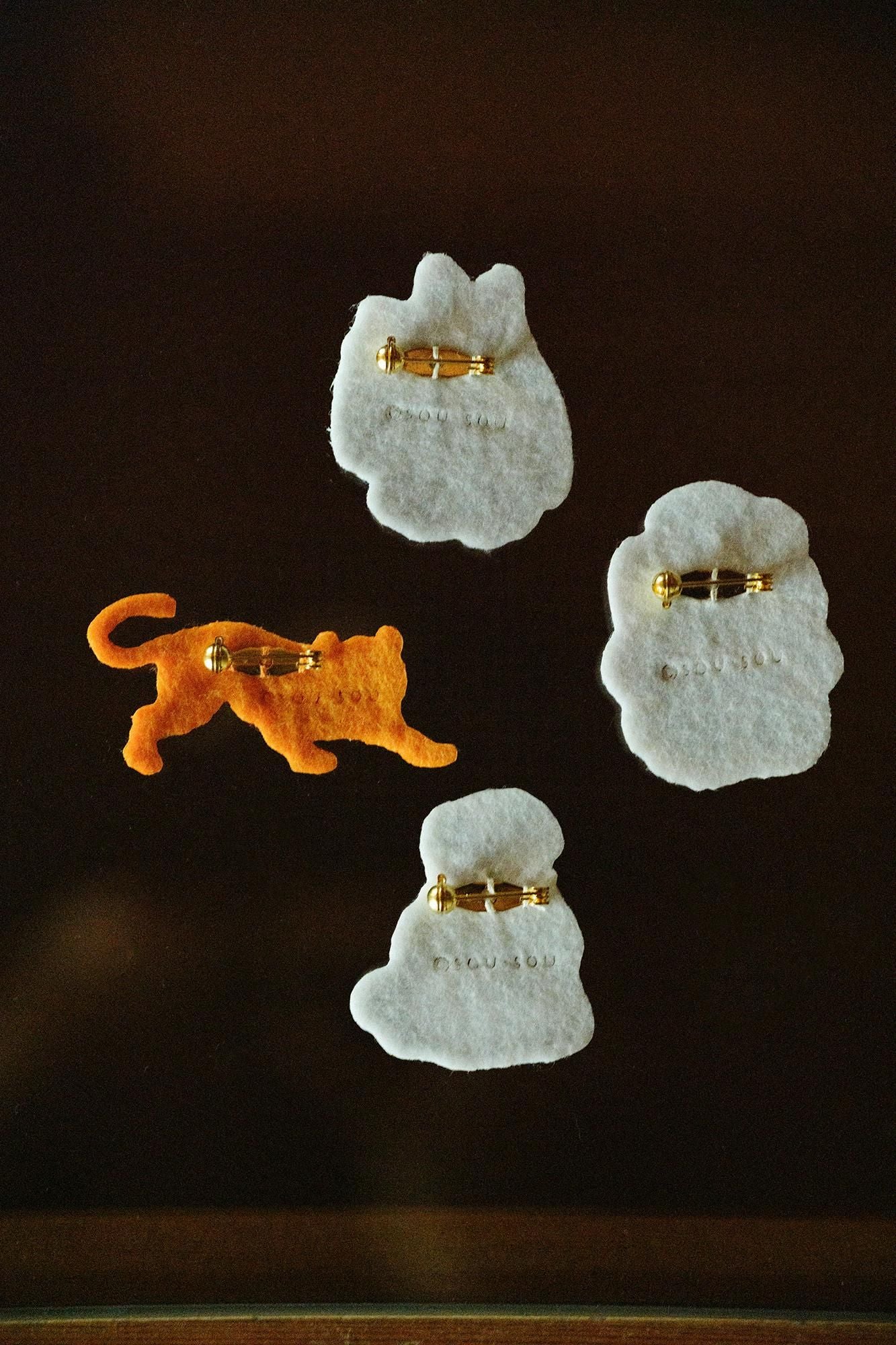 ねこの刺繍置物 Embroidered decoration / Clay doll Cat