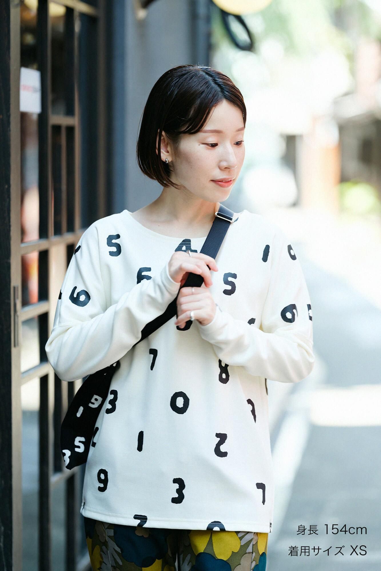 【net限定】ダンボールニット 型ぬき長袖Tシャツ／SO-SU-U上下（しょうか） 生白（きじろ）