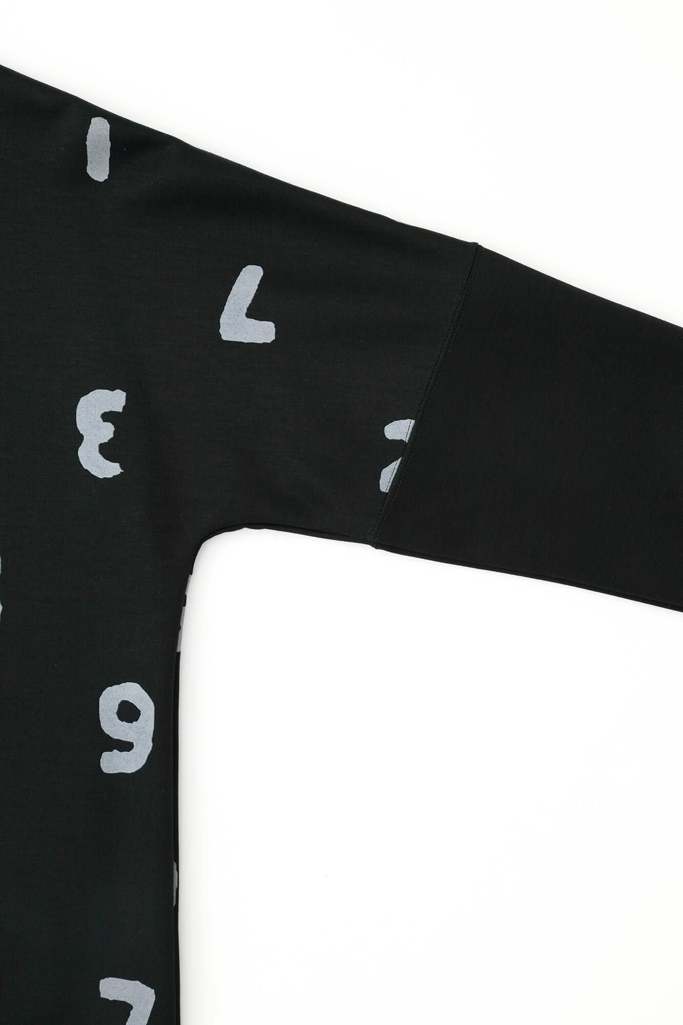 【net限定】ダンボールニット 型ぬき長袖Tシャツ／SO-SU-U上下（しょうか） 濡羽色（ぬればいろ）