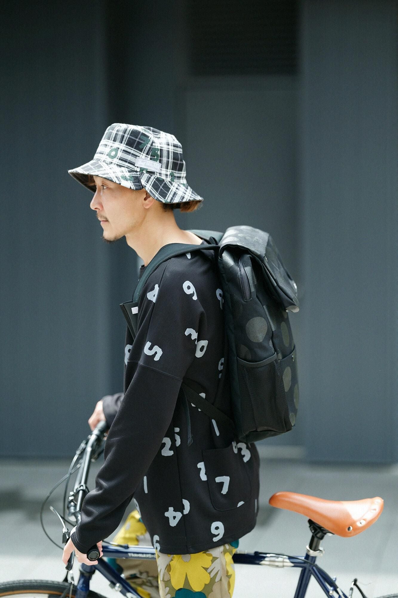 【net限定】ダンボールニット 型ぬき長袖Tシャツ／SO-SU-U上下（しょうか） 濡羽色（ぬればいろ）