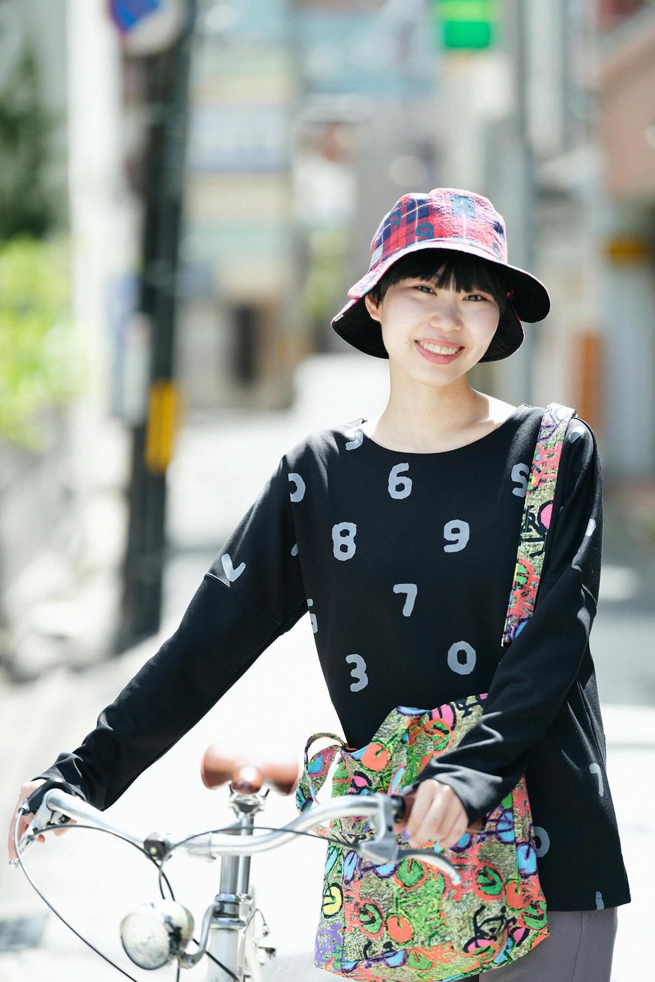 【net限定】ダンボールニット 型ぬき長袖Tシャツ／SO-SU-U上下（しょうか） 濡羽色（ぬればいろ）