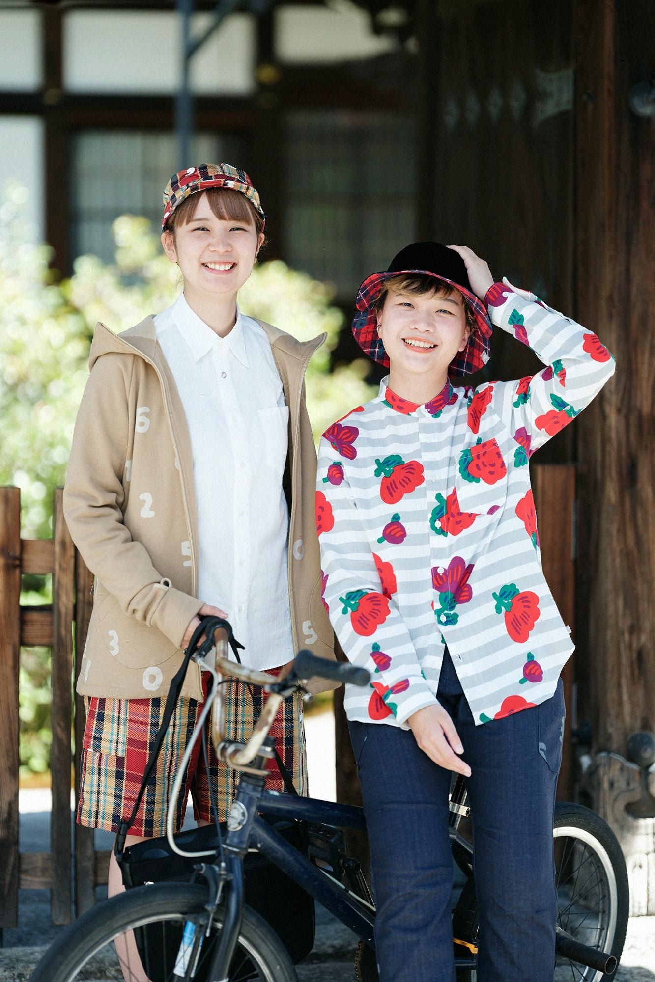 net限定】リバーシブル BIKE HAT／レッドチェック×SO-SU-U