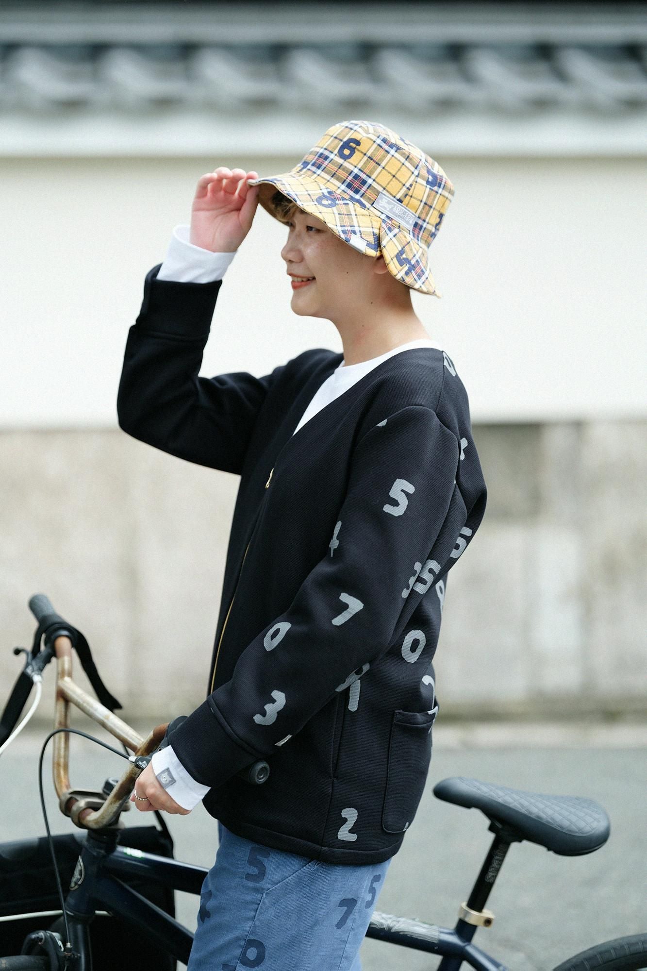 Chapeau de vélo réversible / chèque jaune x so-su-u