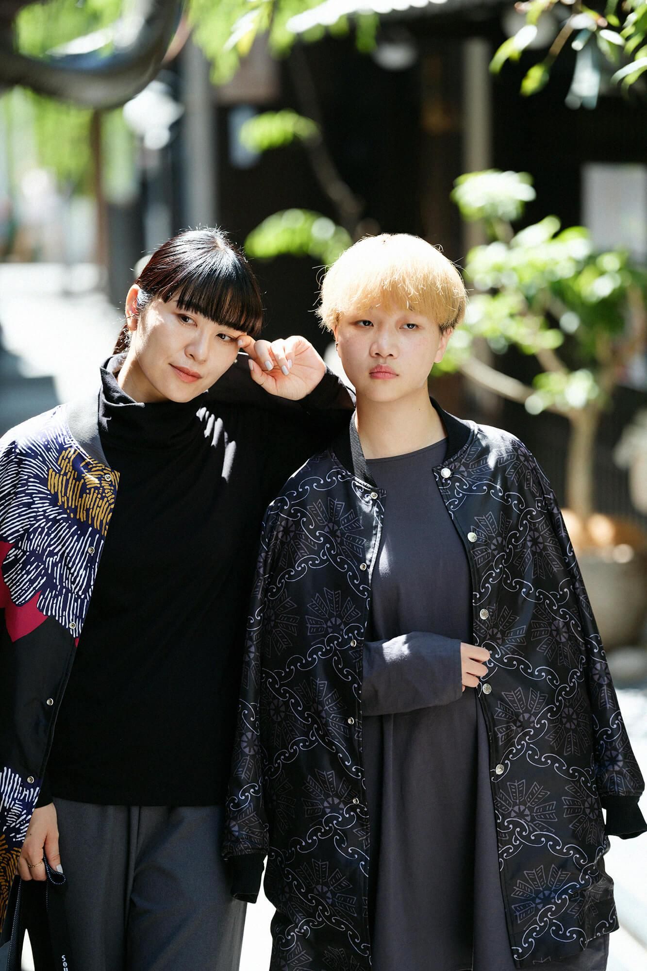 【net限定】リバーシブルブルゾン／濡羽色（ぬればいろ）×環繋ぎ矢車文（かんつなぎやぐるまもん） 写し（うつし）