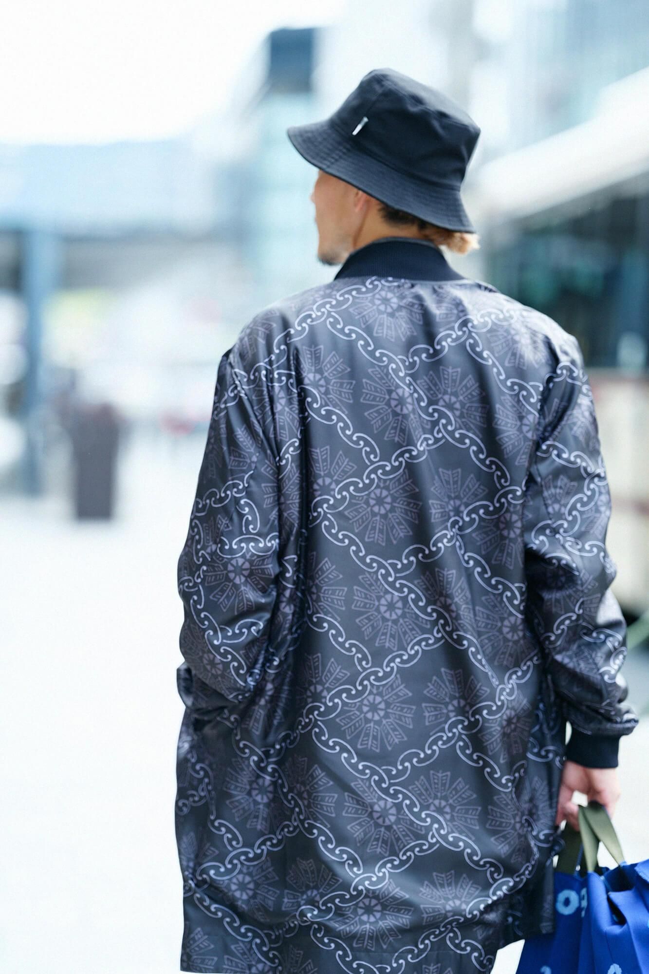 【net限定】リバーシブルブルゾン／濡羽色（ぬればいろ）×環繋ぎ矢車文（かんつなぎやぐるまもん） 写し（うつし）