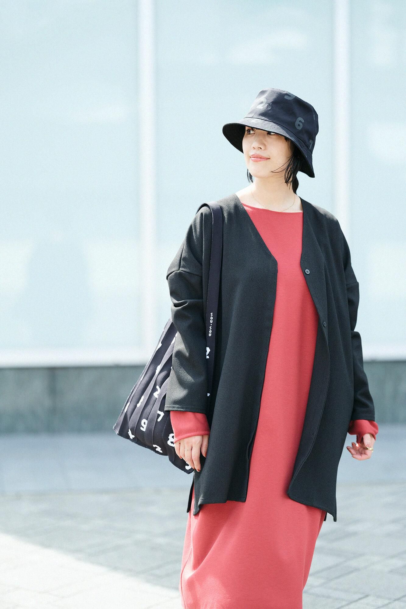 多樣織V領 輕型外套/黑色