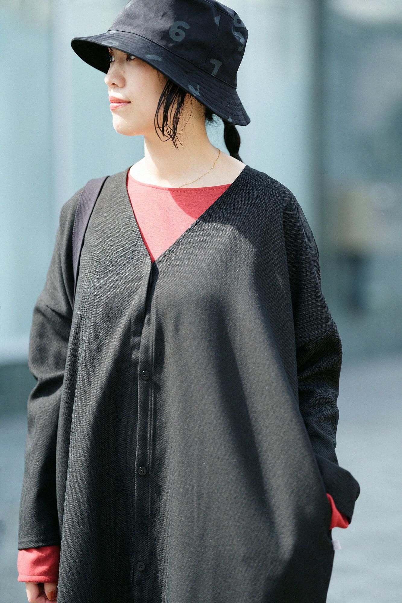 多樣織V領 輕型外套/黑色