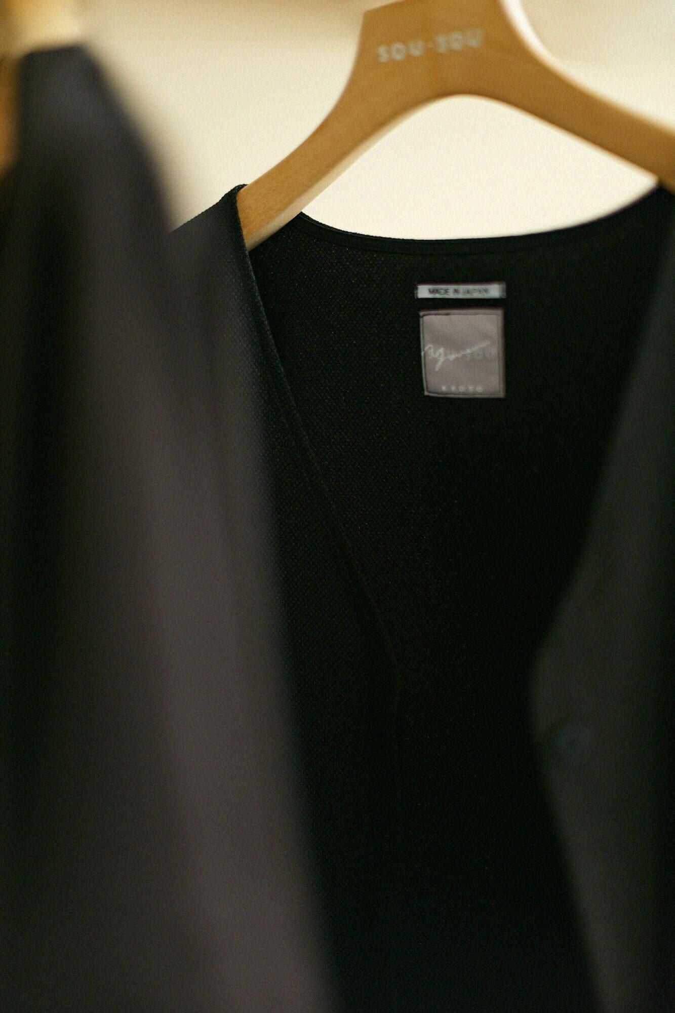 多樣織V領 輕型外套/黑色