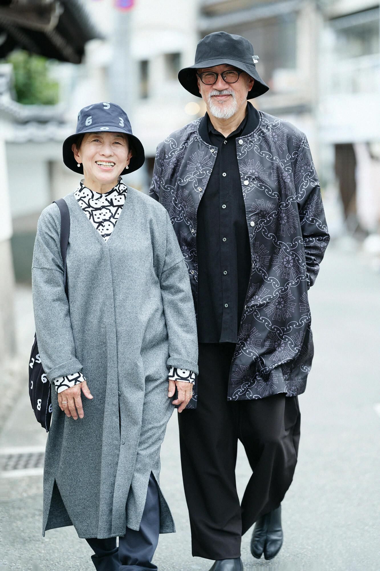 スーパー100'sウール Vネック ライトコート／杢墨（もくずみ）