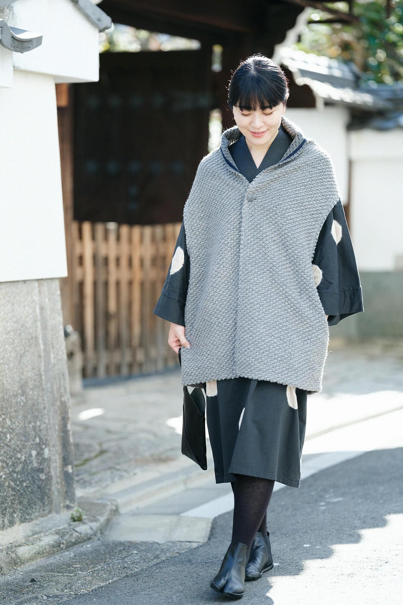 田端紮染 細內抓毛 長風靡 抜衣紋／大圓點 墨色×白茶