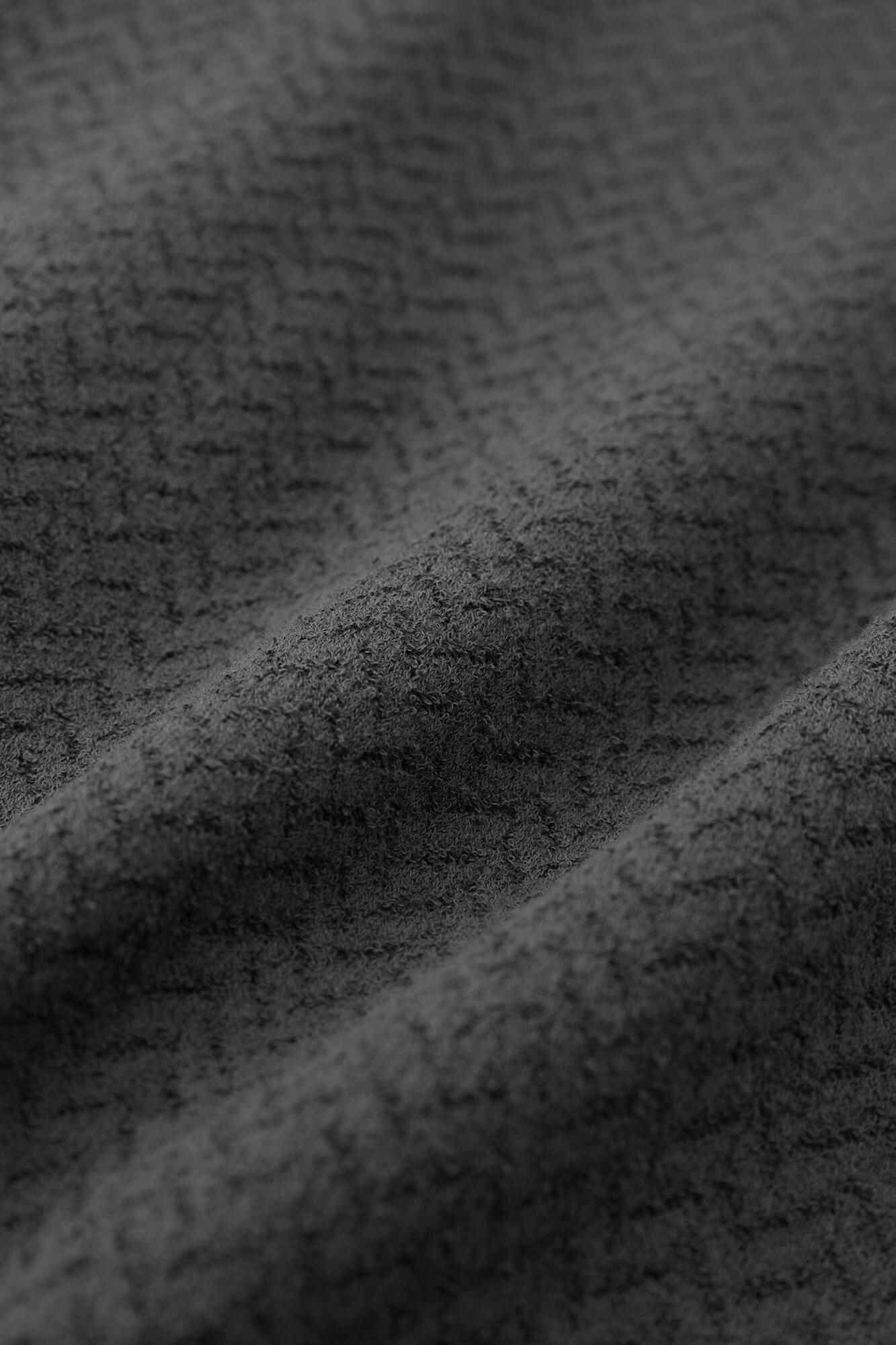 【官網限定】人字形斜紋織高領上衣／濃灰