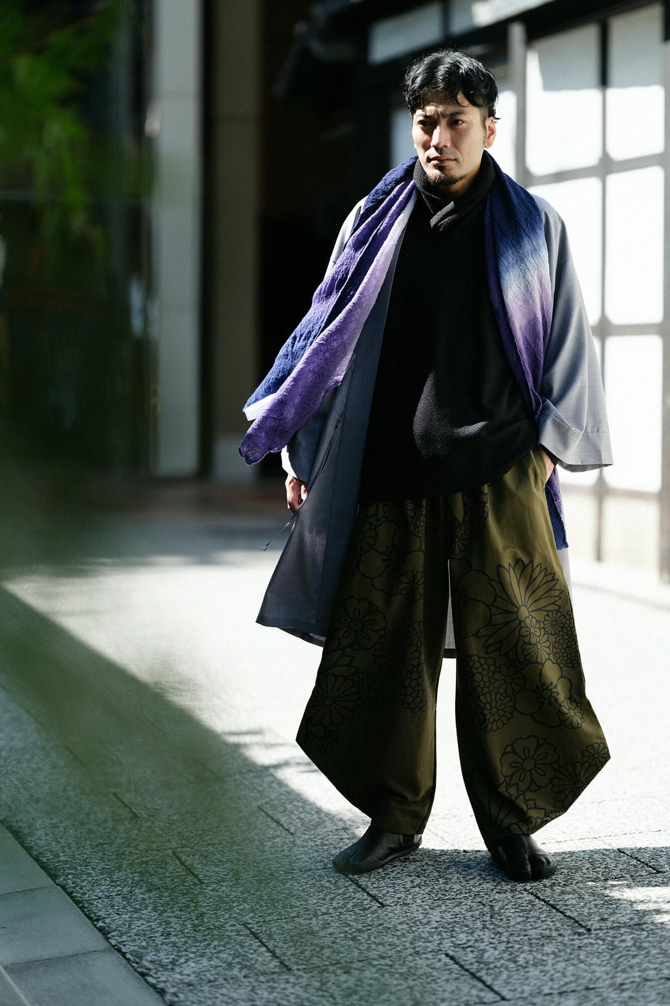 【官網限定】人字形斜紋織高領上衣／黑色