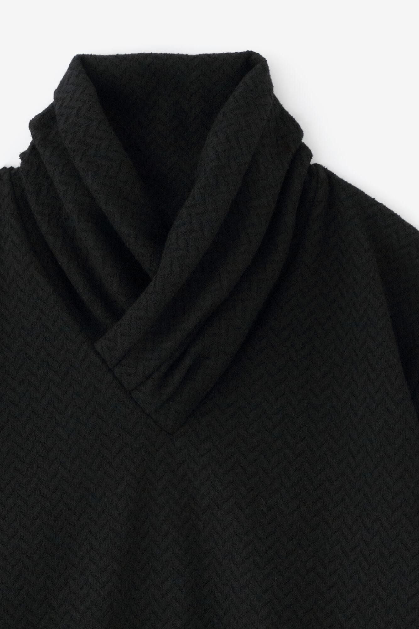 【官網限定】人字形斜紋織高領上衣／黑色