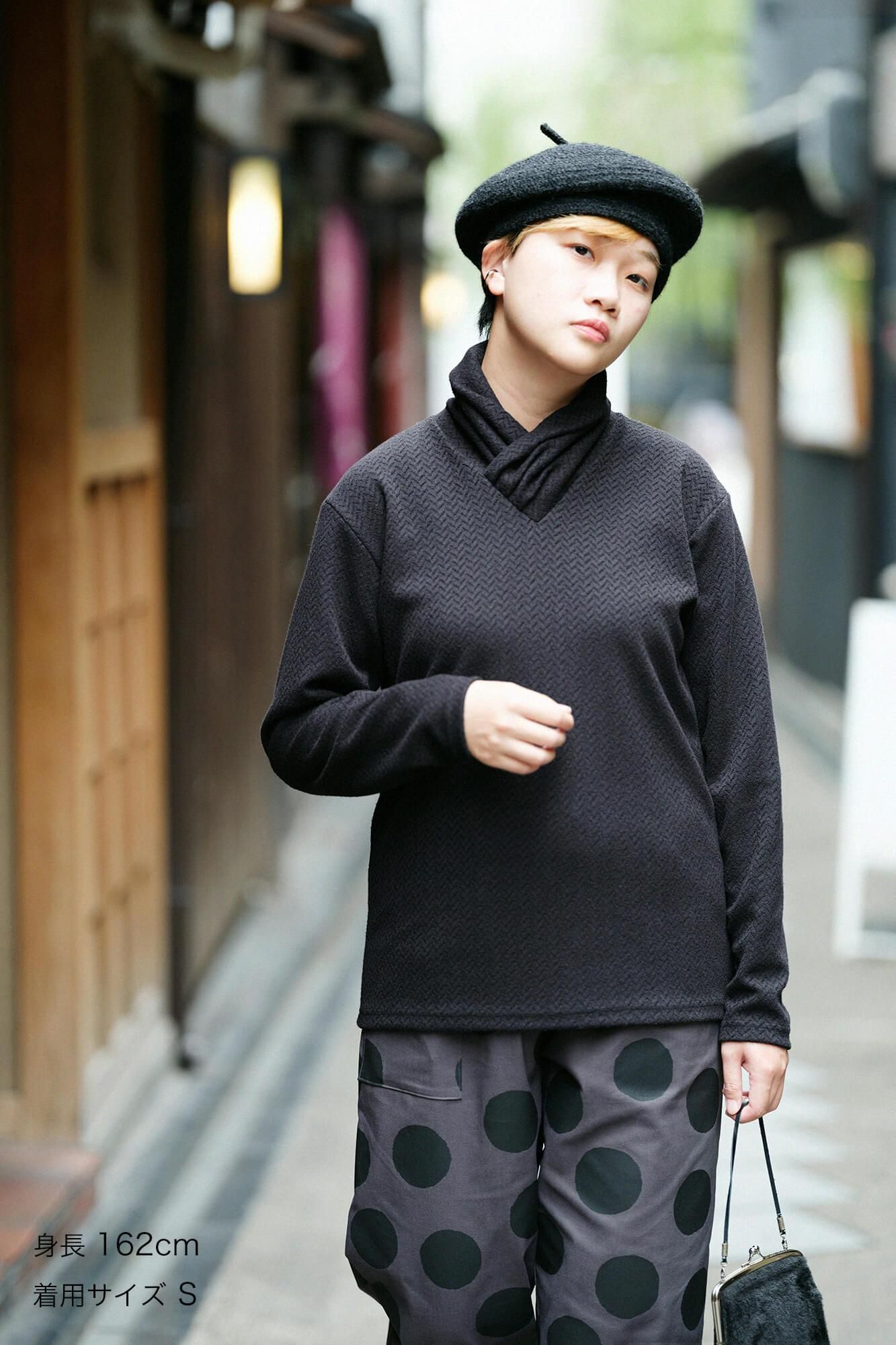 【官網限定】人字形斜紋織高領上衣／黑色