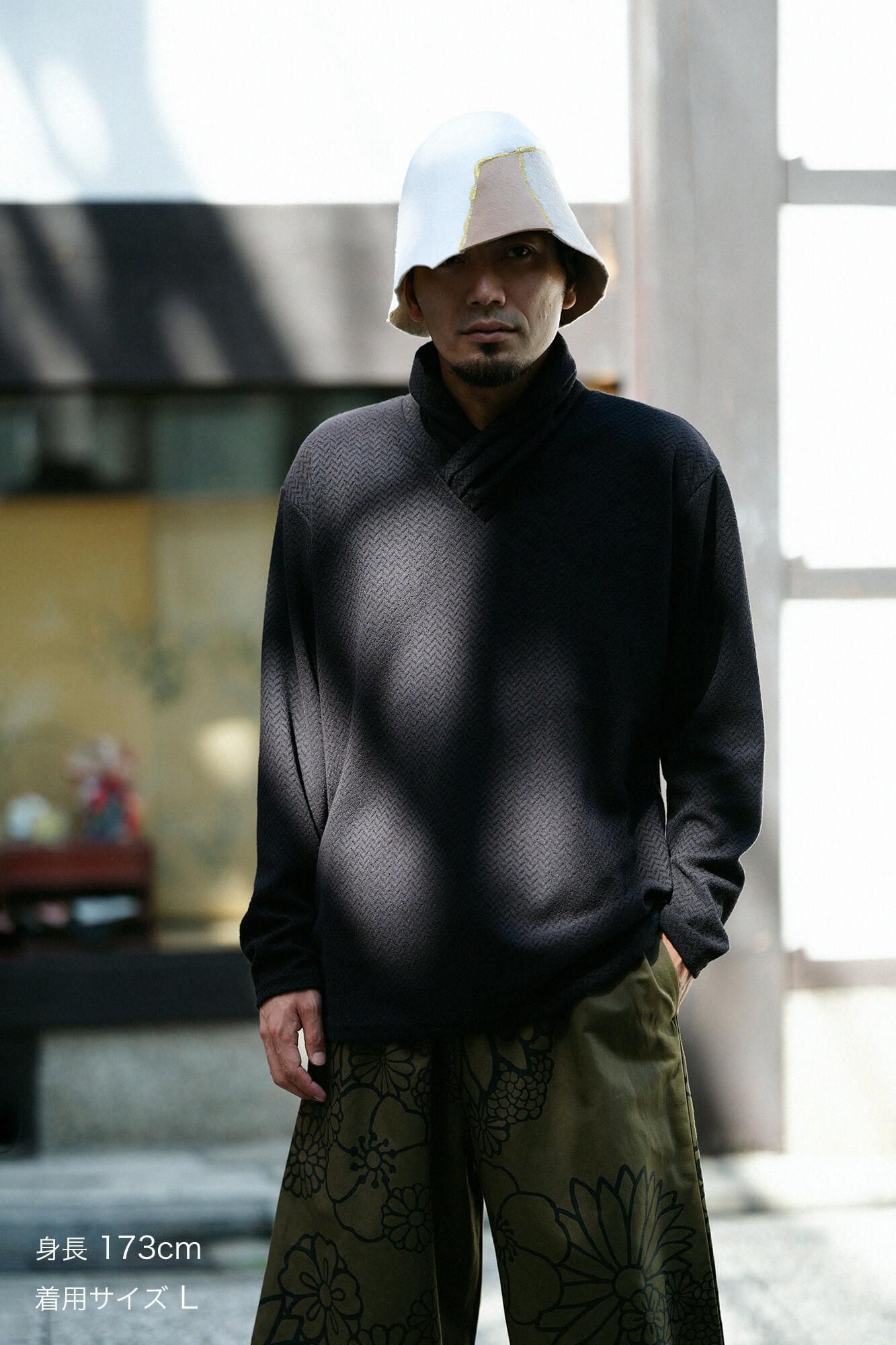 【官網限定】人字形斜紋織高領上衣／黑色