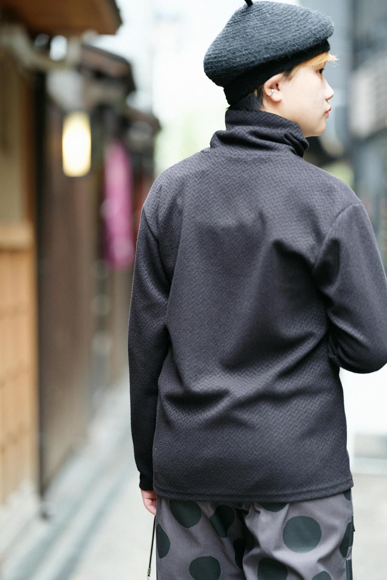 【官網限定】人字形斜紋織高領上衣／黑色