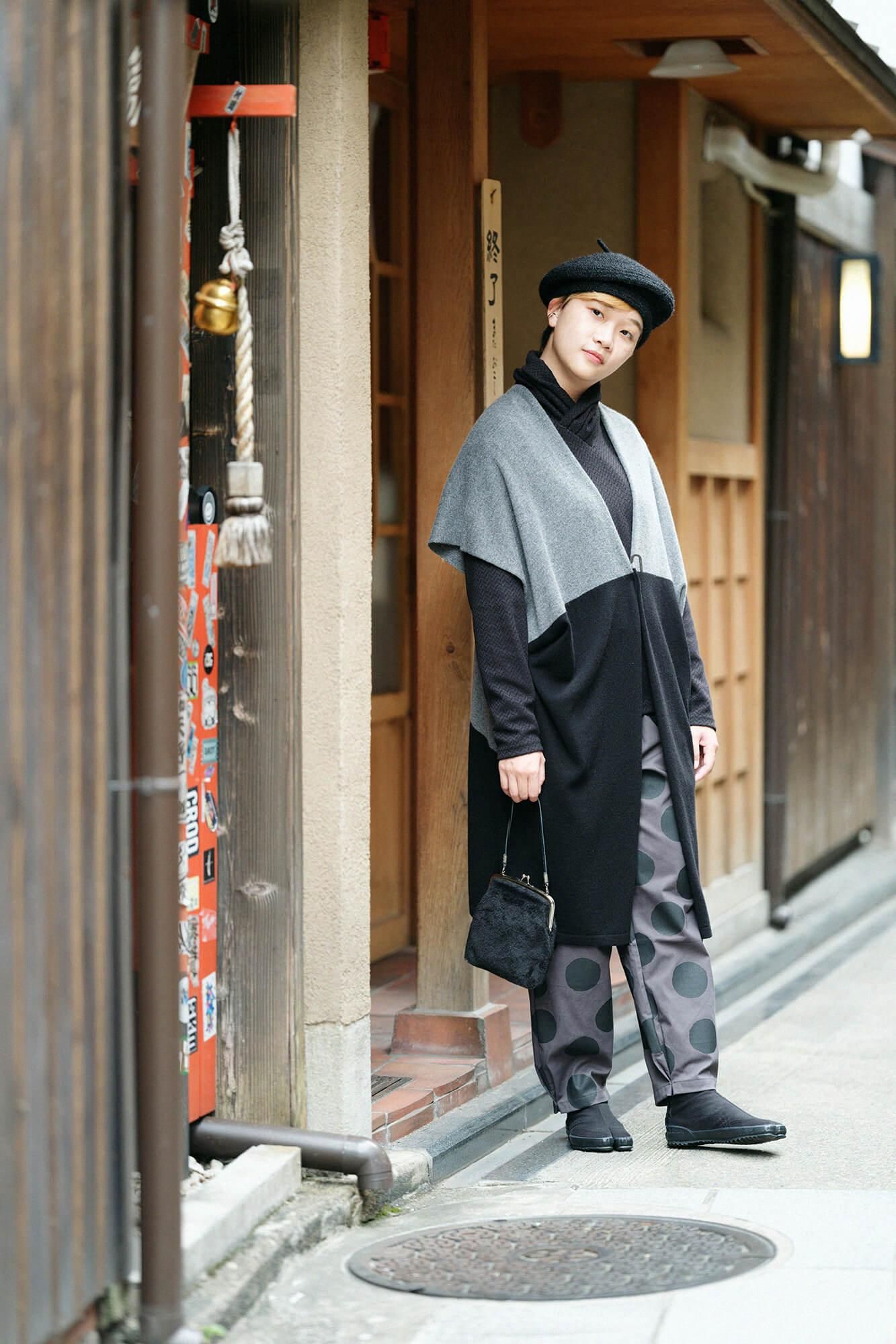 【官網限定】人字形斜紋織高領上衣／黑色