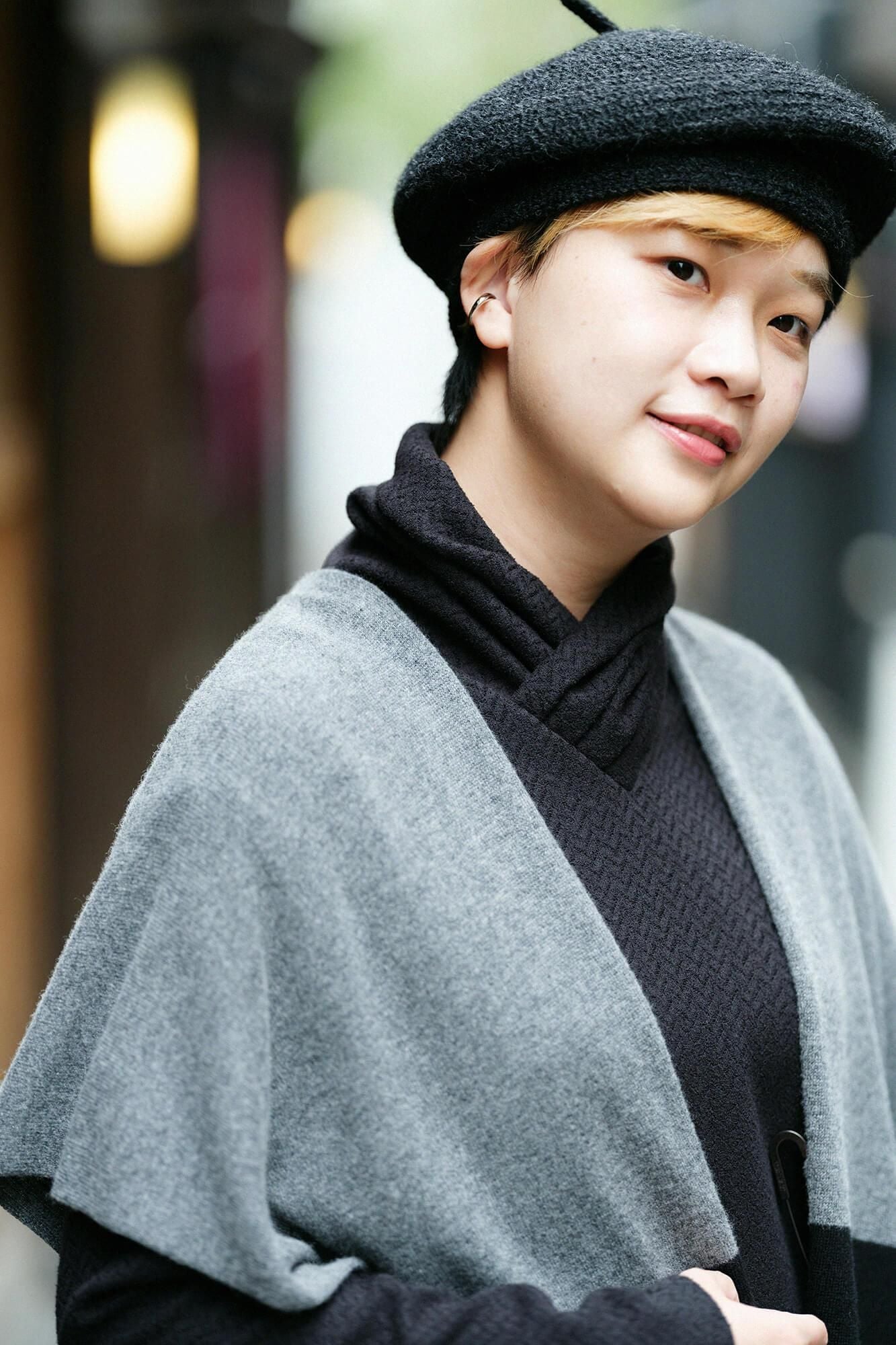 【官網限定】人字形斜紋織高領上衣／黑色