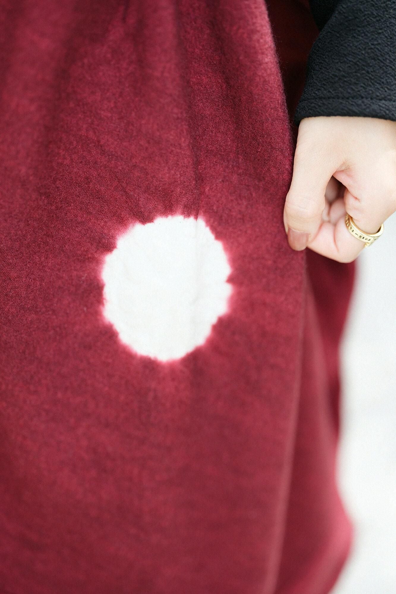 【net限定】近清絞り 梳毛（そもう） 強圧縮天竺（きょうあっしゅくてんじく） きさらぎ／水玉大（みずたまだい） 臙脂色（えんじいろ）×鳥の子色（とりのこいろ）