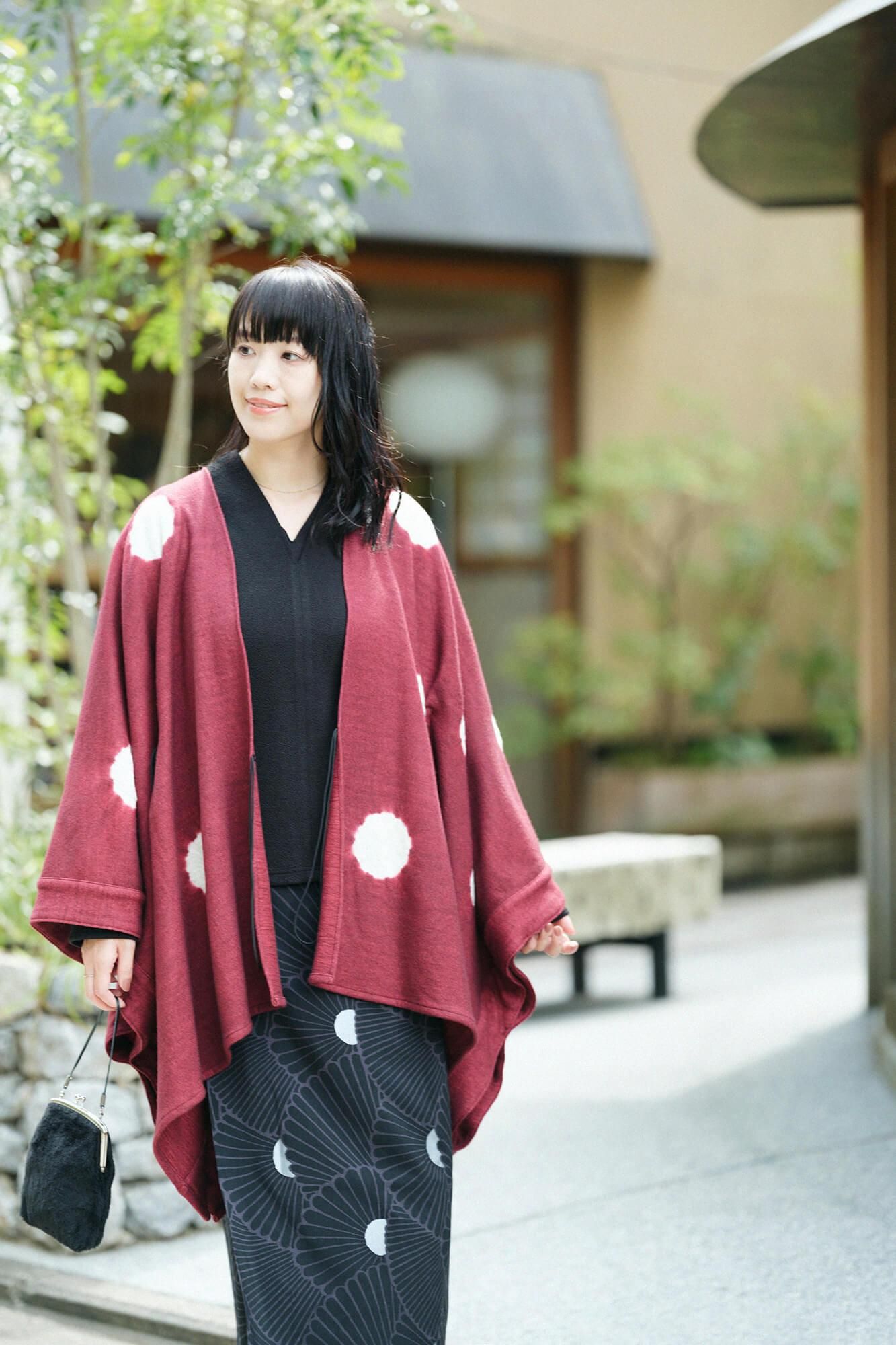 【net限定】近清絞り 梳毛（そもう） 強圧縮天竺（きょうあっしゅくてんじく） きさらぎ／水玉大（みずたまだい） 臙脂色（えんじいろ）×鳥の子色（とりのこいろ）