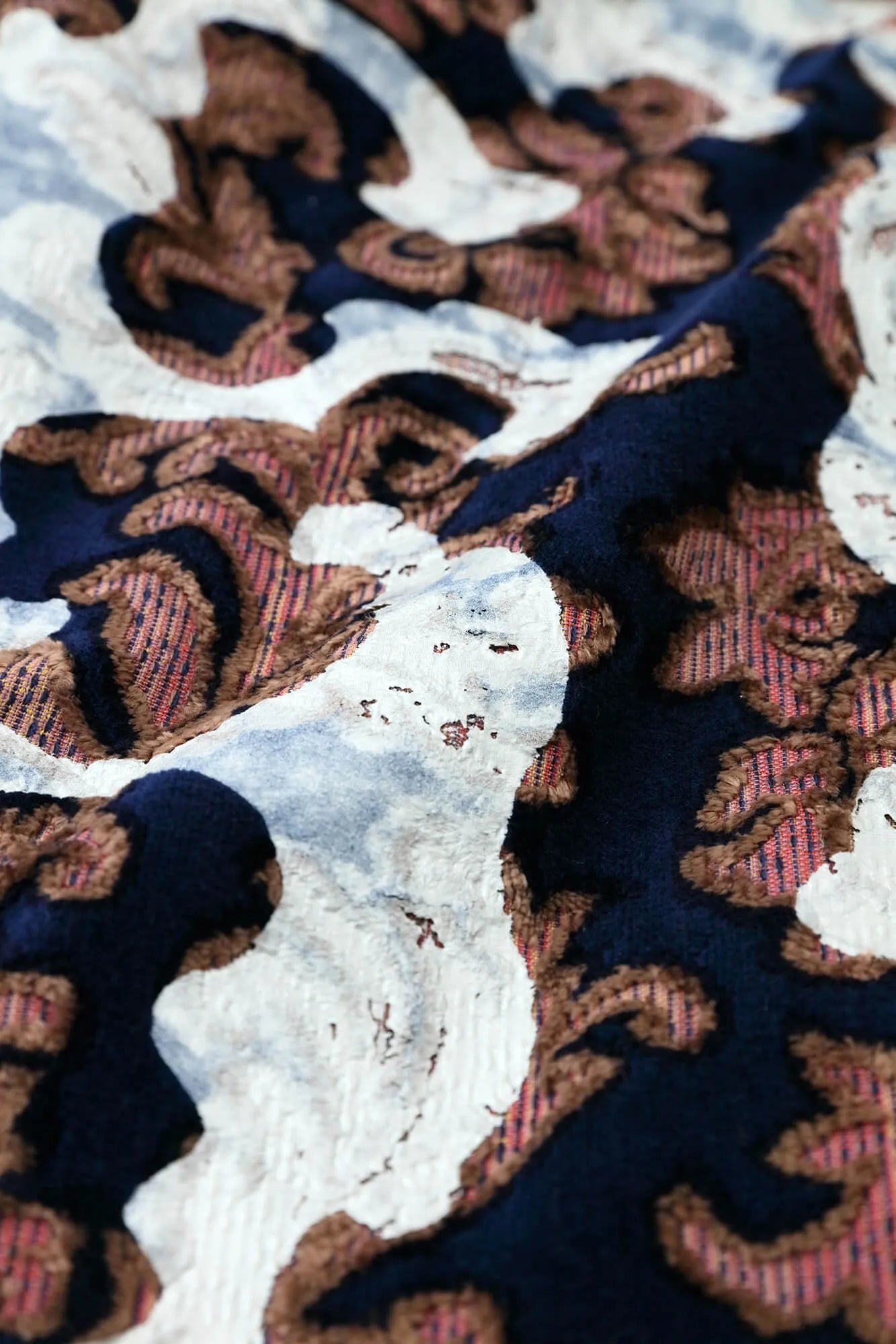 Moket Jinbaori (veste de cérémonie en textile traditionnel) Naka-wata-awase / Yamadodō (motif de montagnes en colère) Nōkon (bleu profond) 