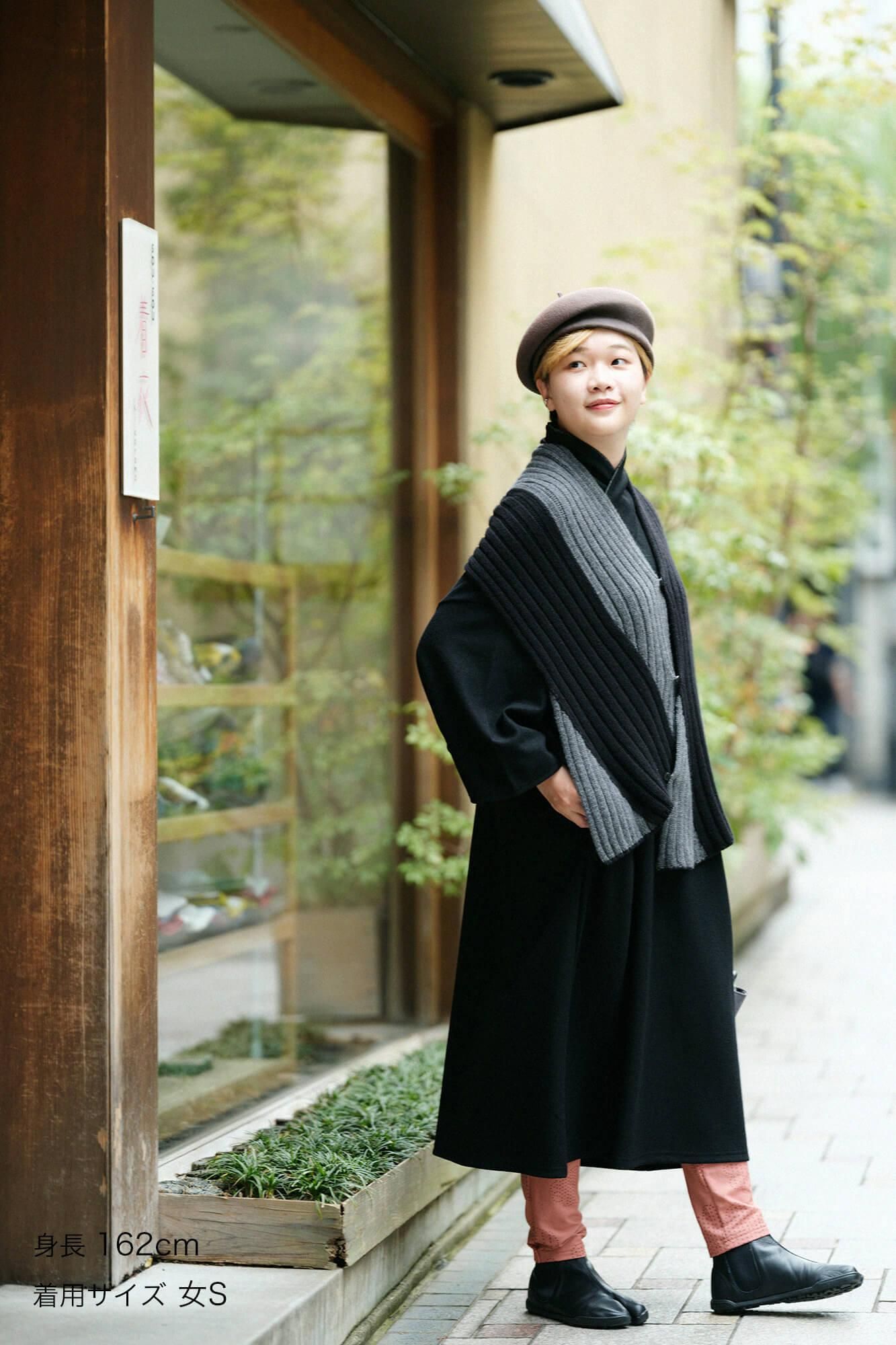 【官網限定】細起毛 斜紋織 窄版細腿褲／青花 珊瑚朱紅