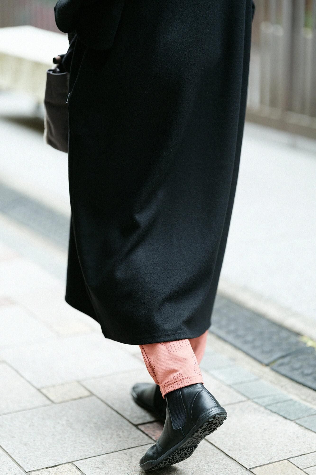 【官網限定】細起毛 斜紋織 窄版細腿褲／青花 珊瑚朱紅