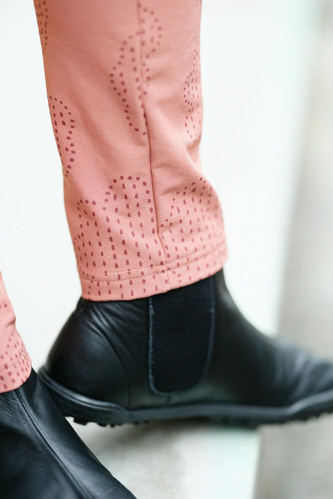 【官網限定】細起毛 斜紋織 窄版細腿褲／青花 珊瑚朱紅