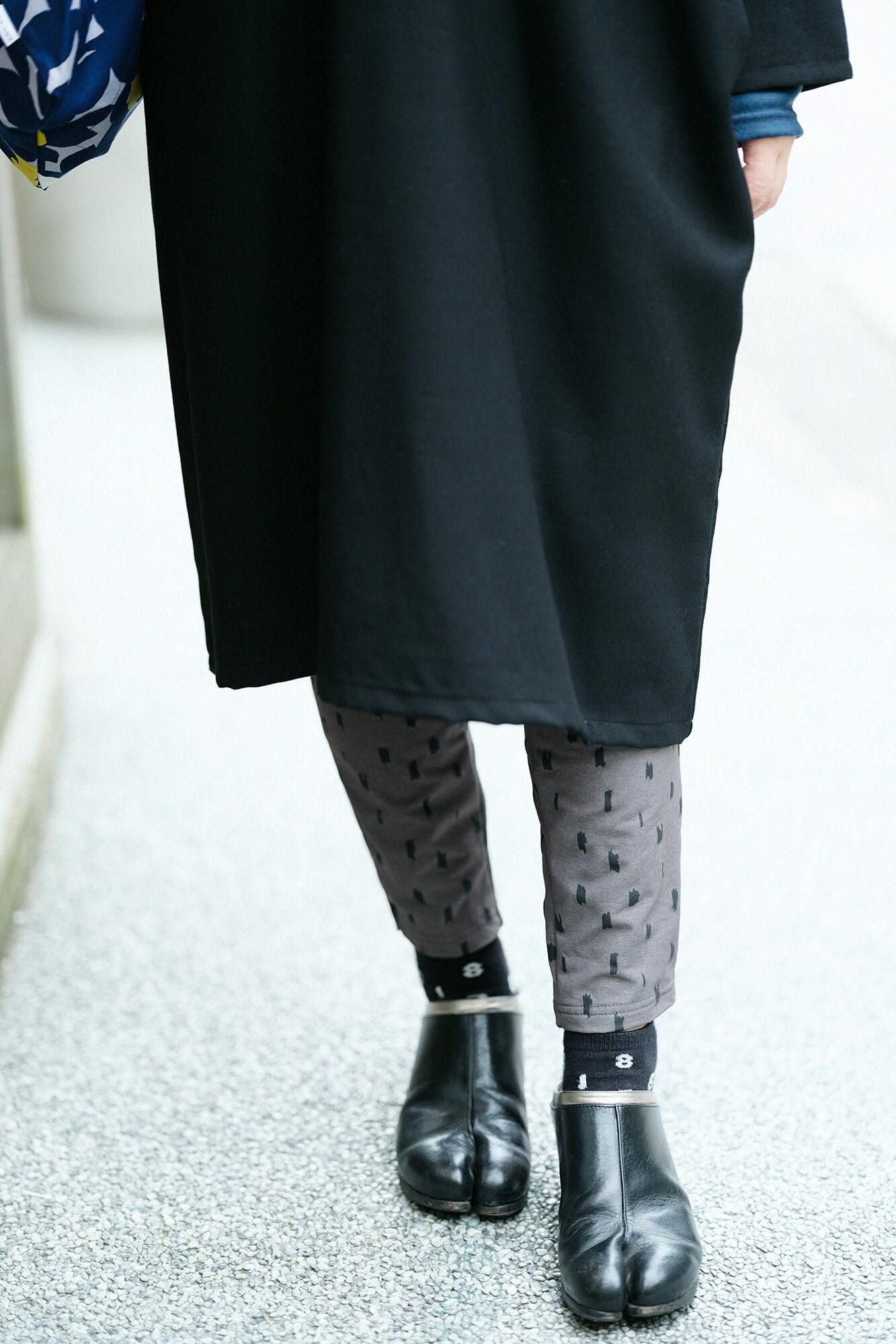 【官網限定】細起毛 斜紋織 窄版細腿褲／千切雲 鉛色