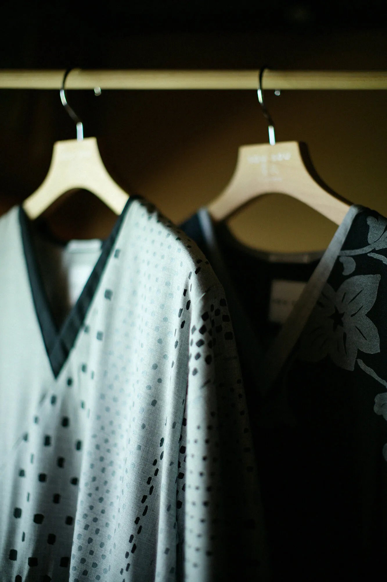 【net limited】Combed Yarn（So-mo) Double V-neck Kimono Dress／Hail Stripesand Blank Silver Grey