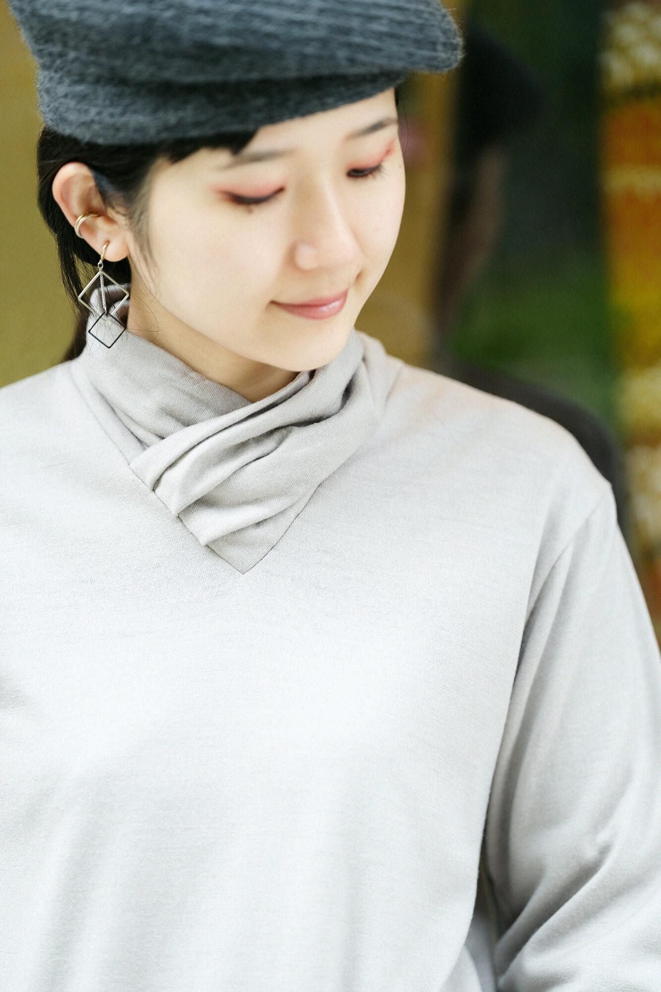 平針織 可洗羊毛 高領上衣／灰汁色