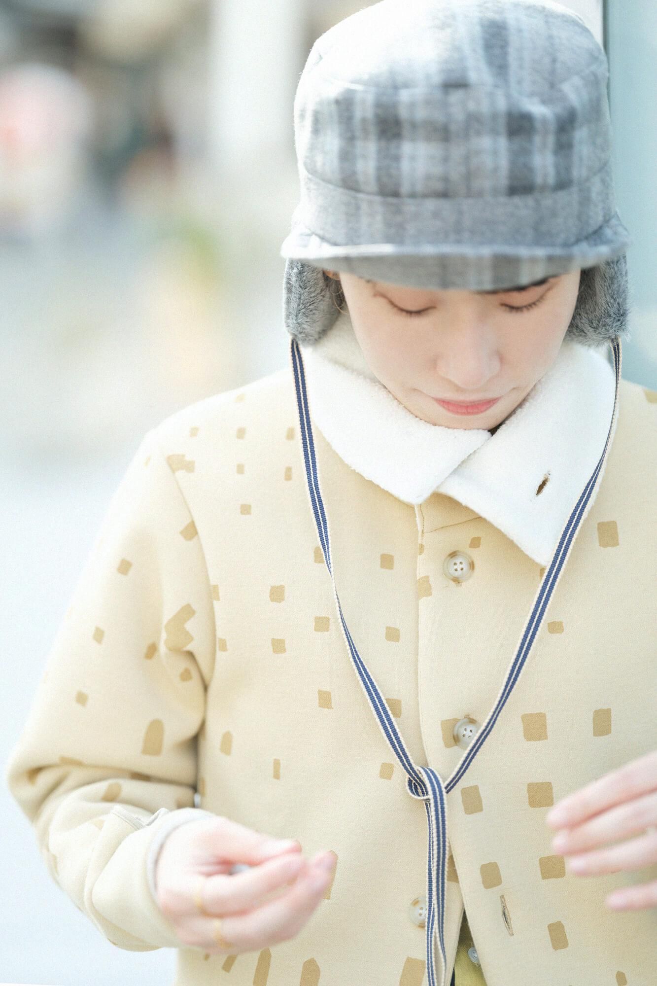 瓦楞針織 高領開襟外套／窗 淡黄色