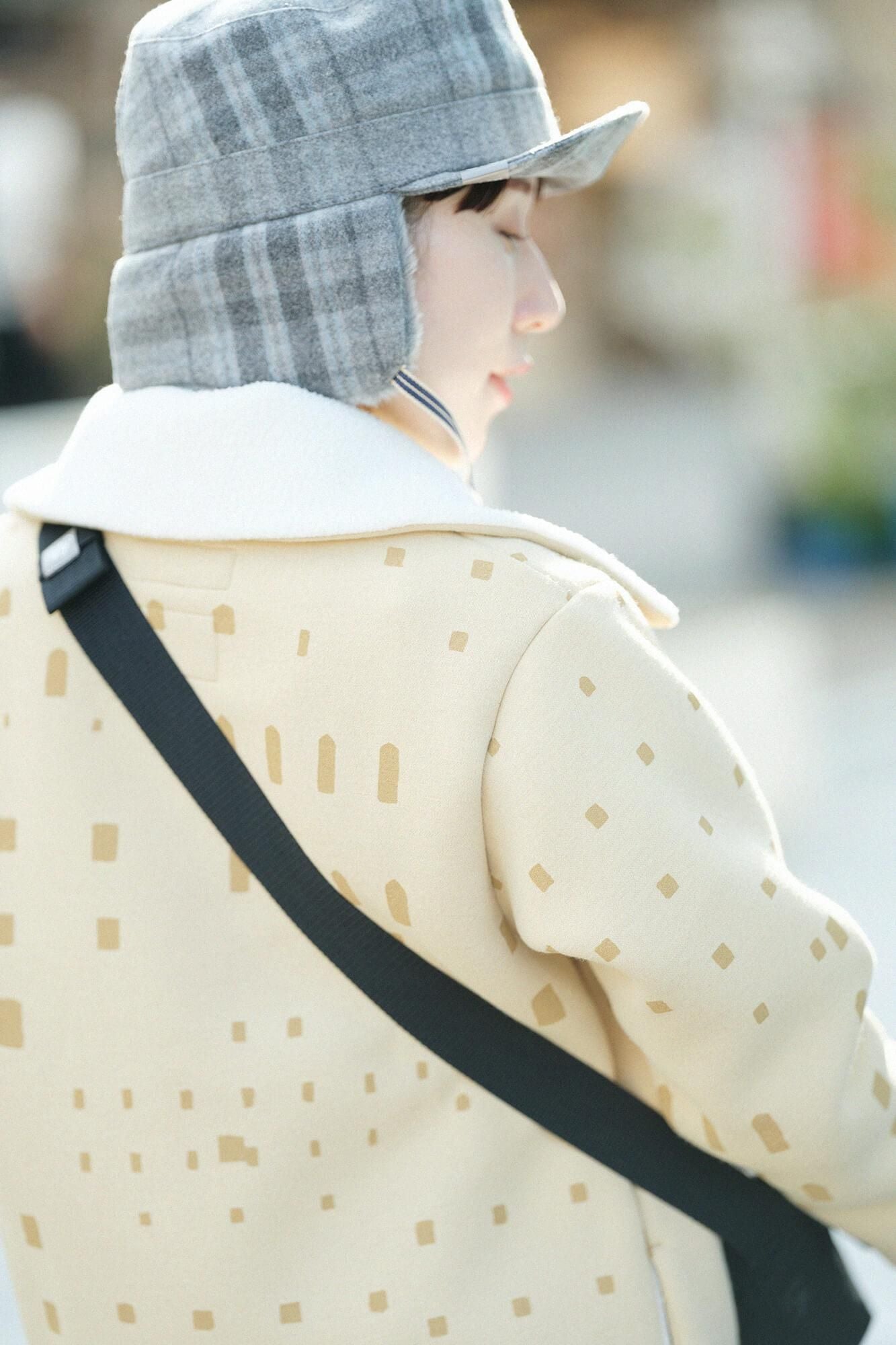 瓦楞針織 高領開襟外套／窗 淡黄色