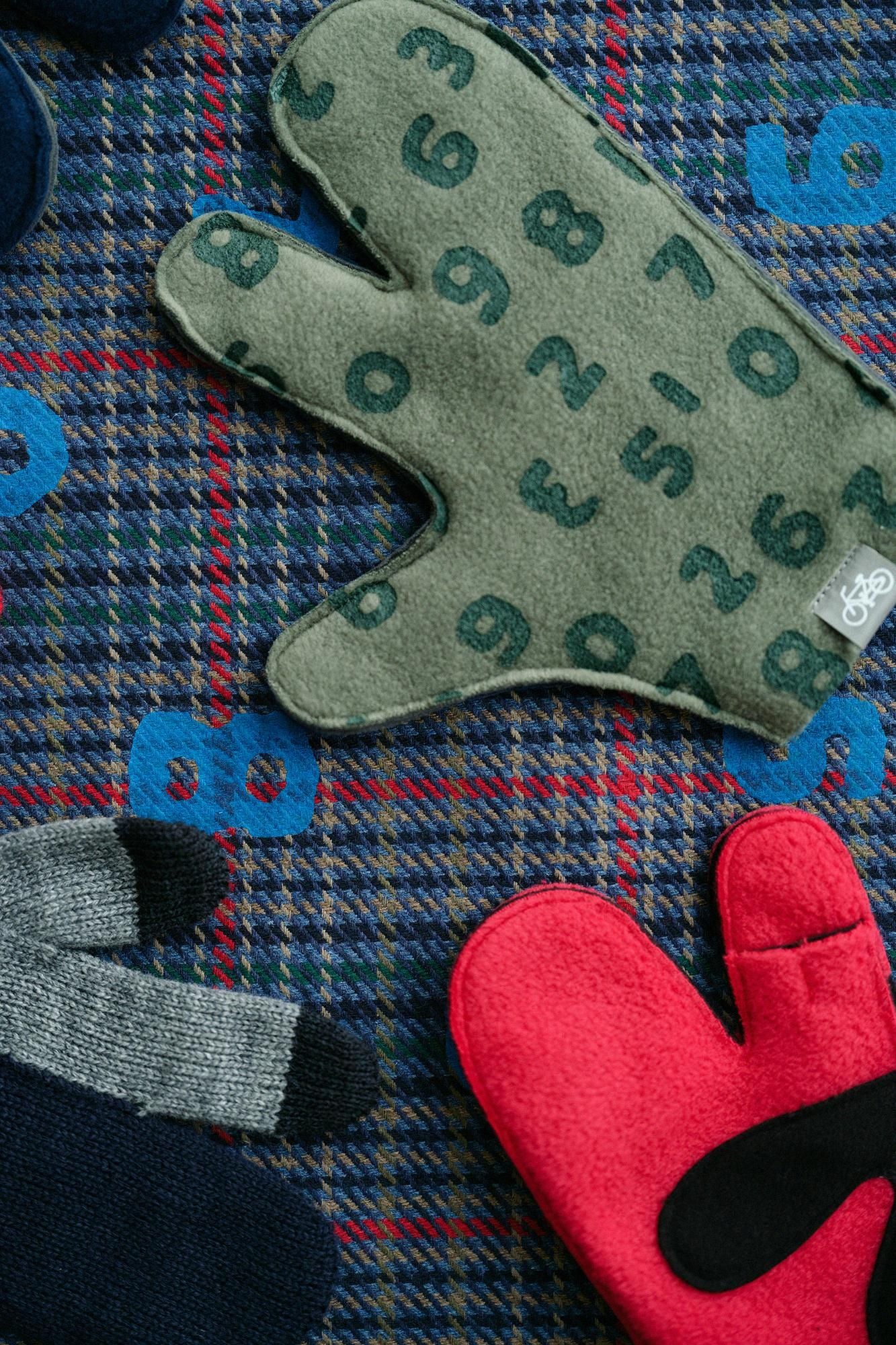 あっちグローブ touch／SO-SU-U昆（こん） 上下（しょうか） 加茂川鼠（かもがわねず）