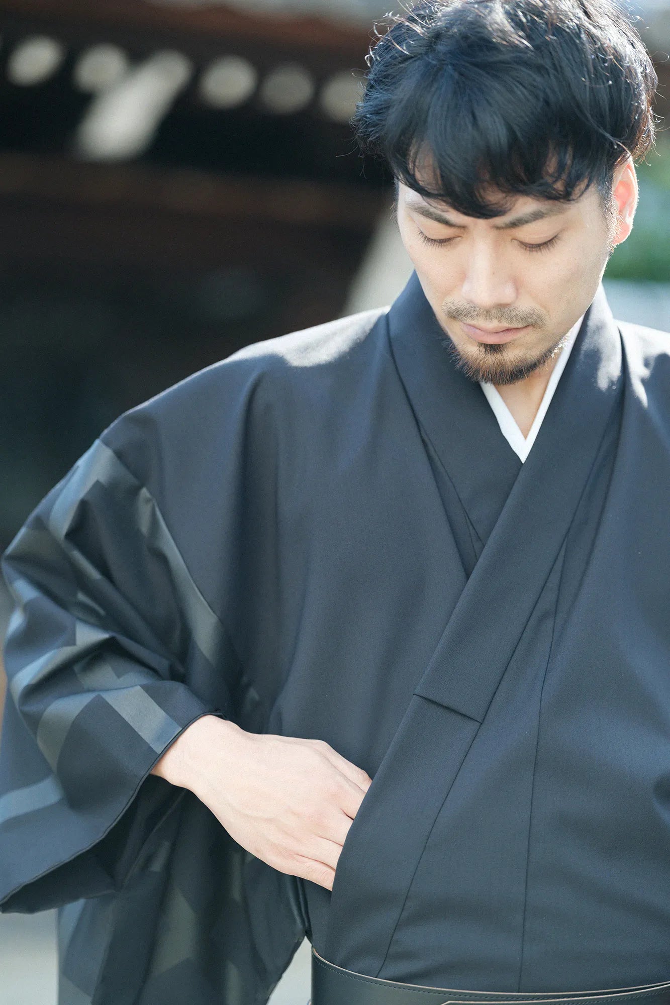 【お仕立て付き】梳毛 着物 片身替わり（総裏仕立て）／濡羽色（ぬればいろ）×桟（さん）【※お届けに約7週間】
