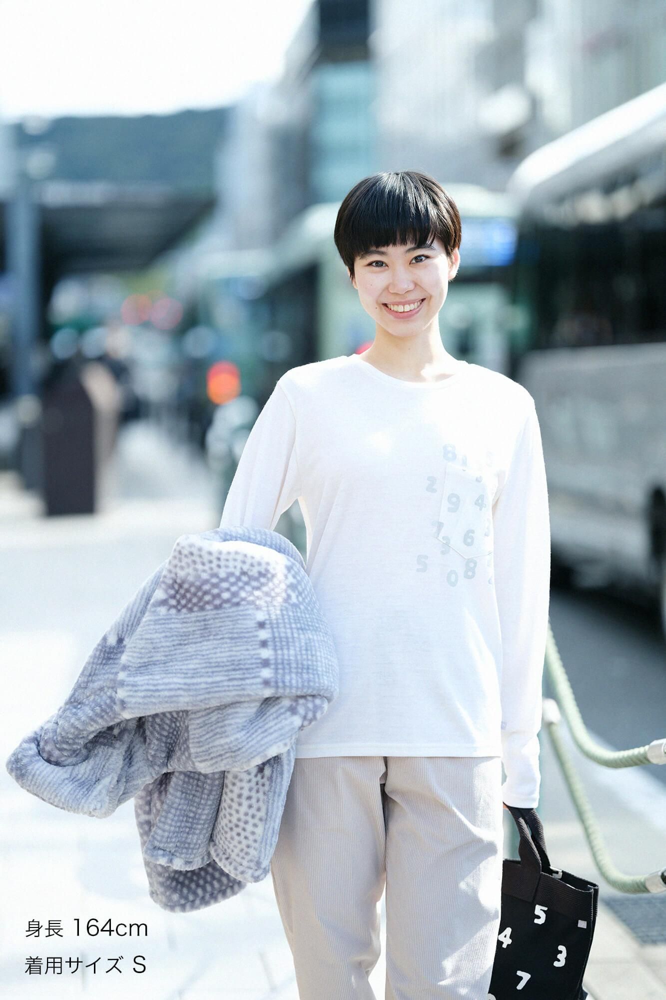 ウォッシャブルウール天竺 長袖ポケットTシャツ／鳥の子色（とりのこいろ）