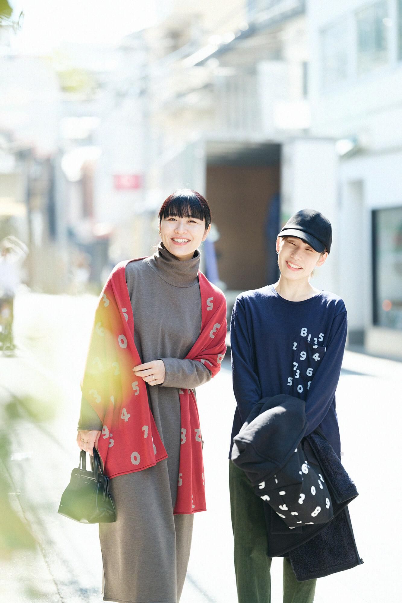 ウォッシャブルウール天竺 長袖ポケットTシャツ／深紺（しんこん）