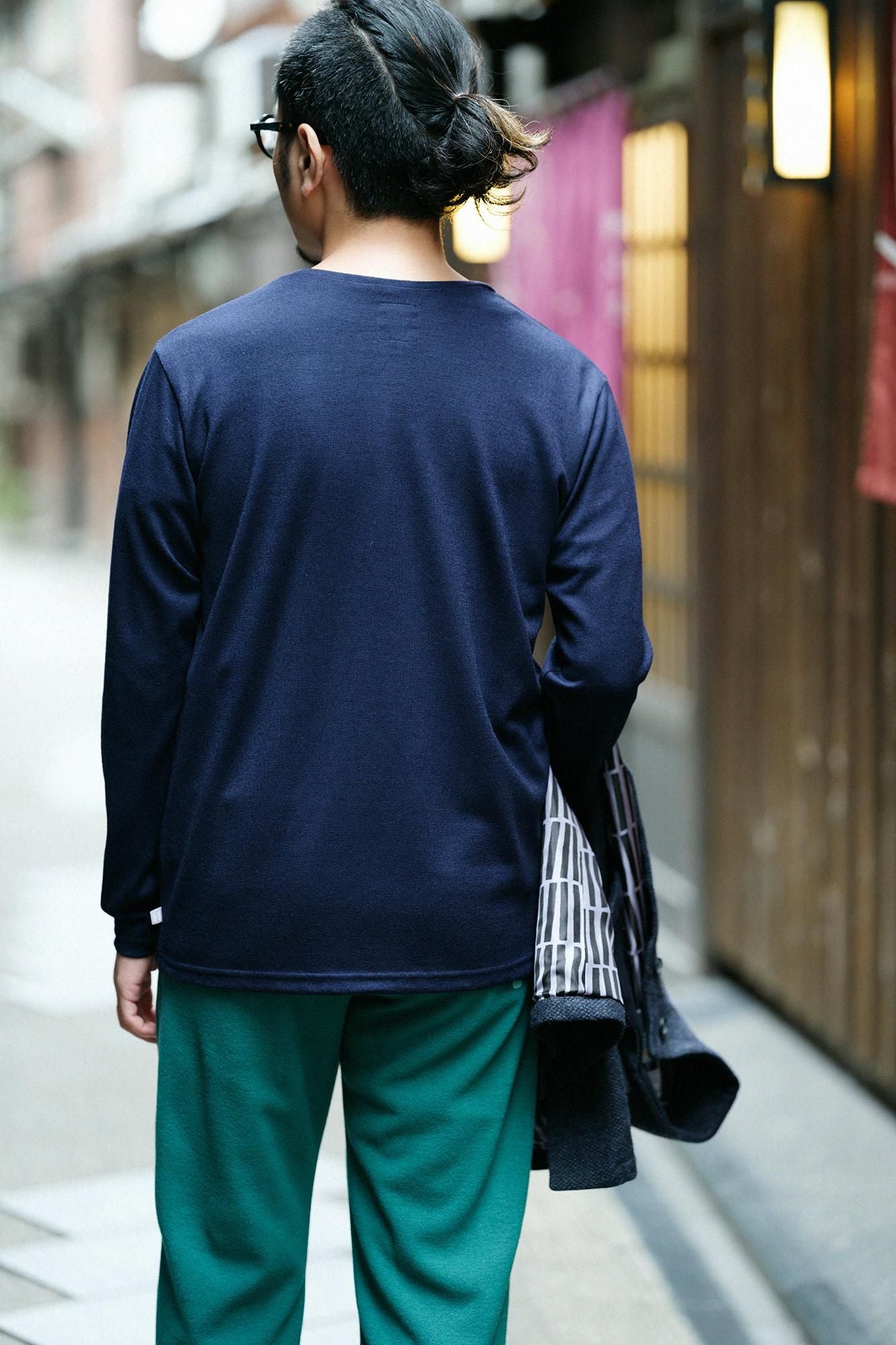 ウォッシャブルウール天竺 長袖ポケットTシャツ／深紺（しんこん）