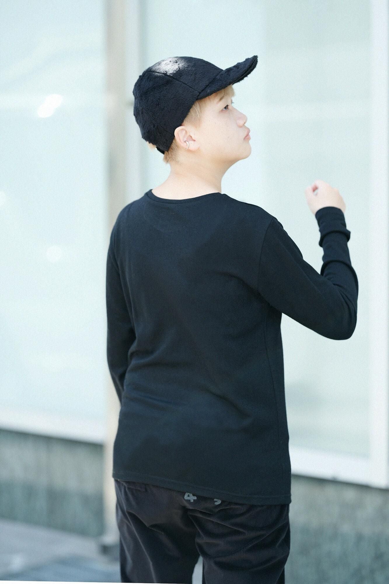 ウォッシャブルウール天竺 長袖ポケットTシャツ／濡羽色（ぬればいろ）