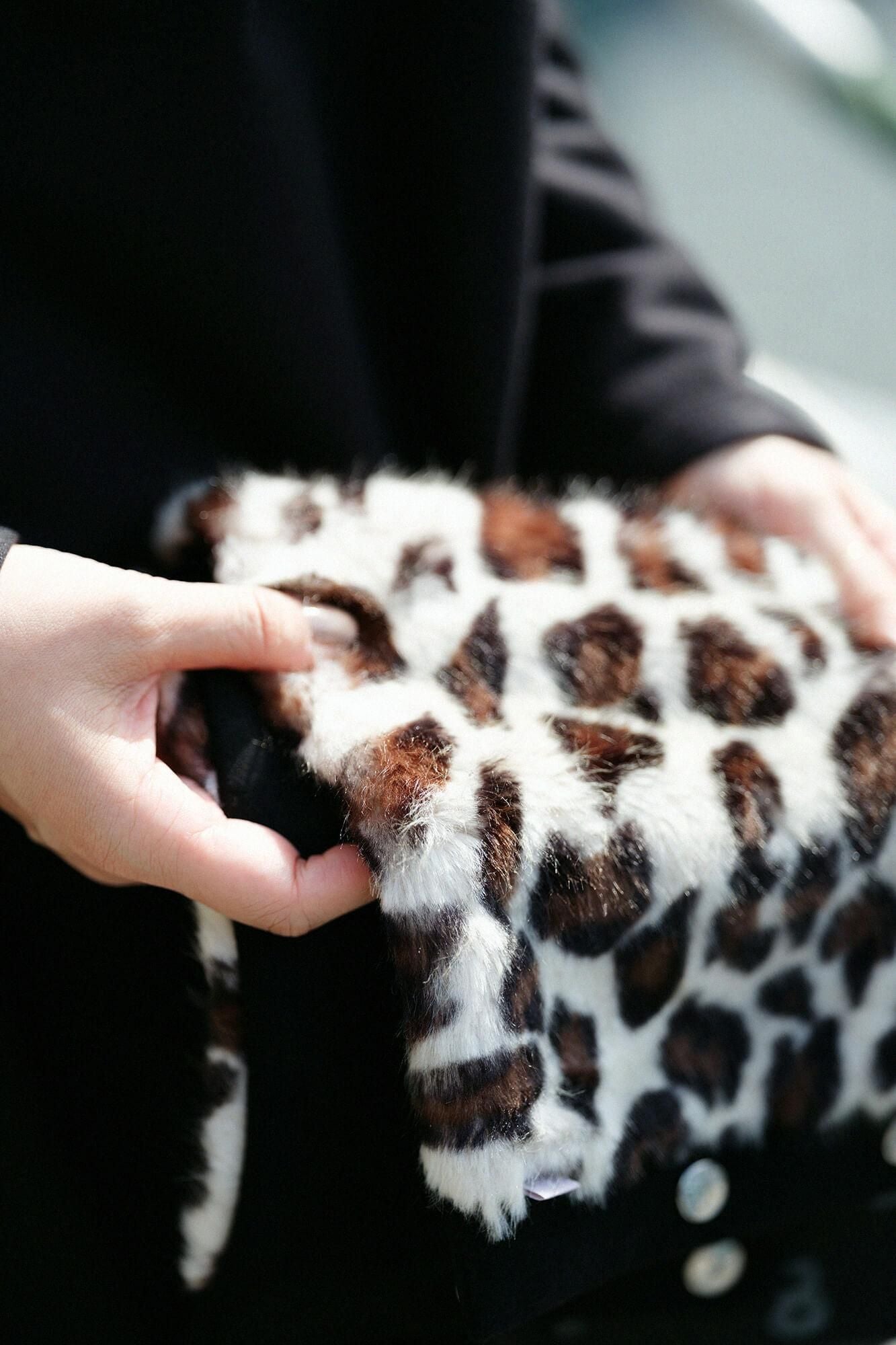 【預購】人造毛皮 雙面用短圍巾／黑色×豹紋（※預計於12月9日左右發貨）