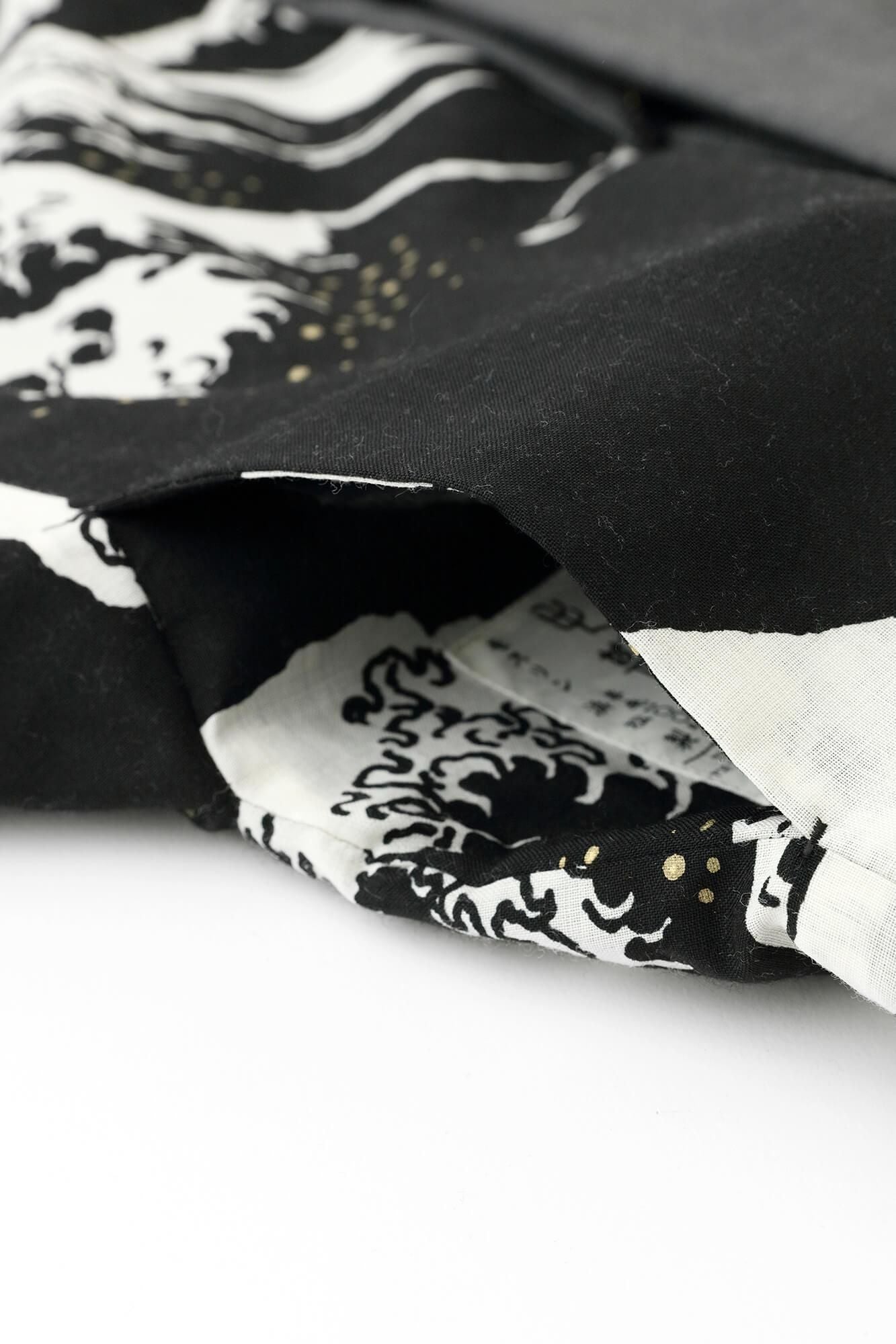 Reversible Combed Yarn × Muslin Wool Triangular Sleeve Coat / Dark Grey × Hokusai The Great Wave off Kanagawa-Recreation