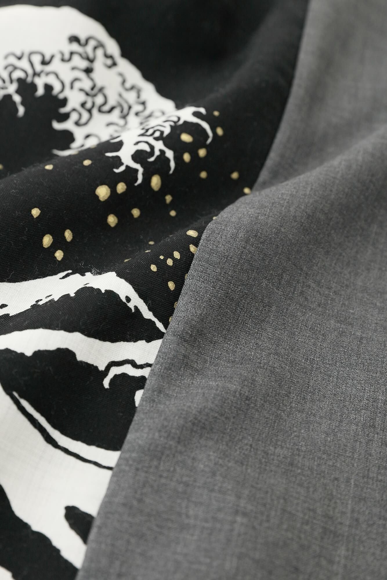 Reversible Combed Yarn × Muslin Wool Triangular Sleeve Coat / Dark Grey × Hokusai The Great Wave off Kanagawa-Recreation
