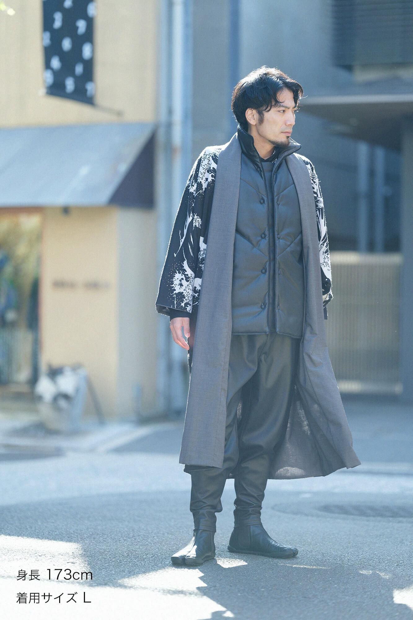 Reversible Combed Yarn × Muslin Wool Triangular Sleeve Coat / Dark Grey × Hokusai The Great Wave off Kanagawa-Recreation
