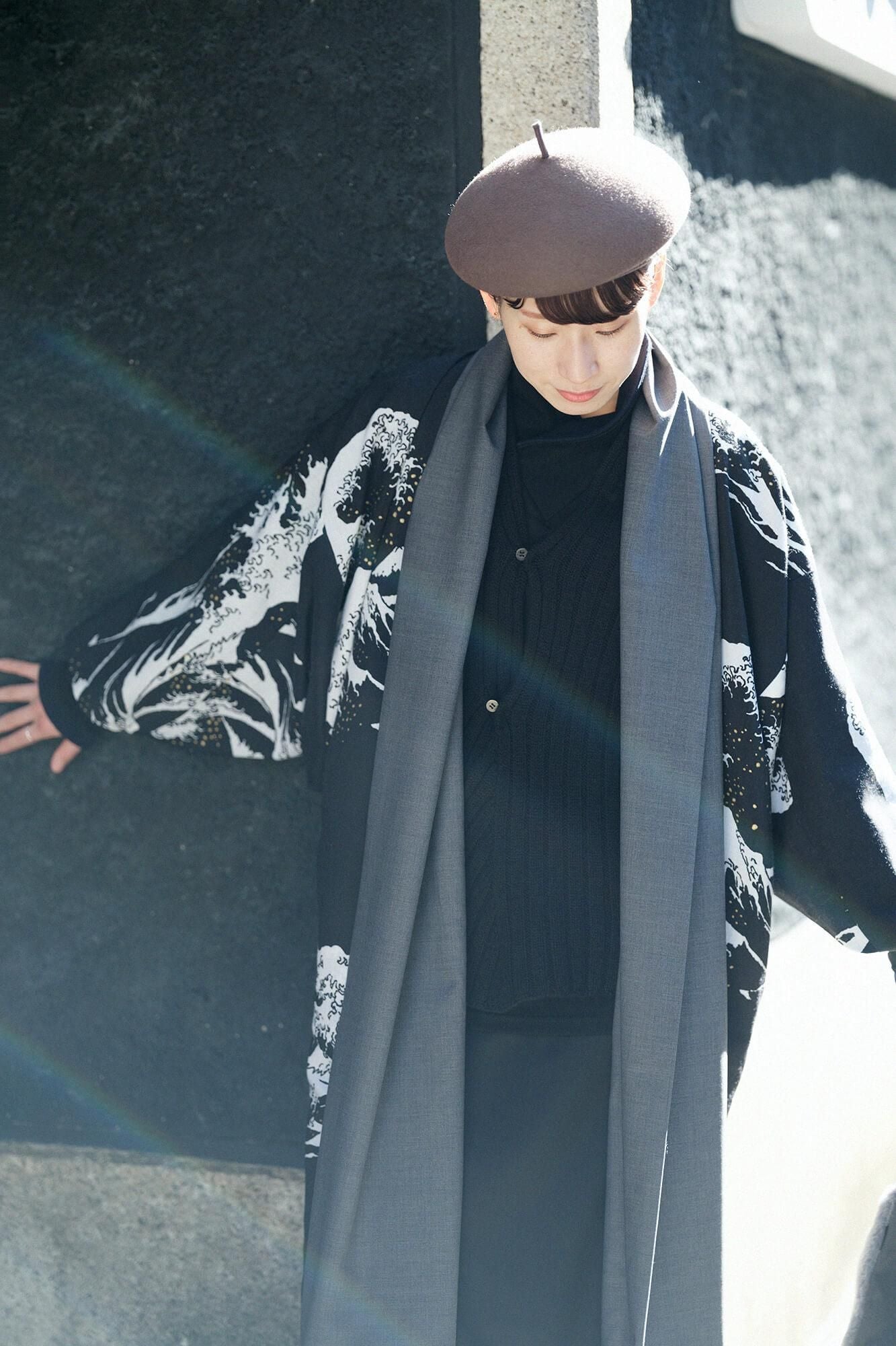 Reversible Combed Yarn × Muslin Wool Triangular Sleeve Coat / Dark Grey × Hokusai The Great Wave off Kanagawa-Recreation