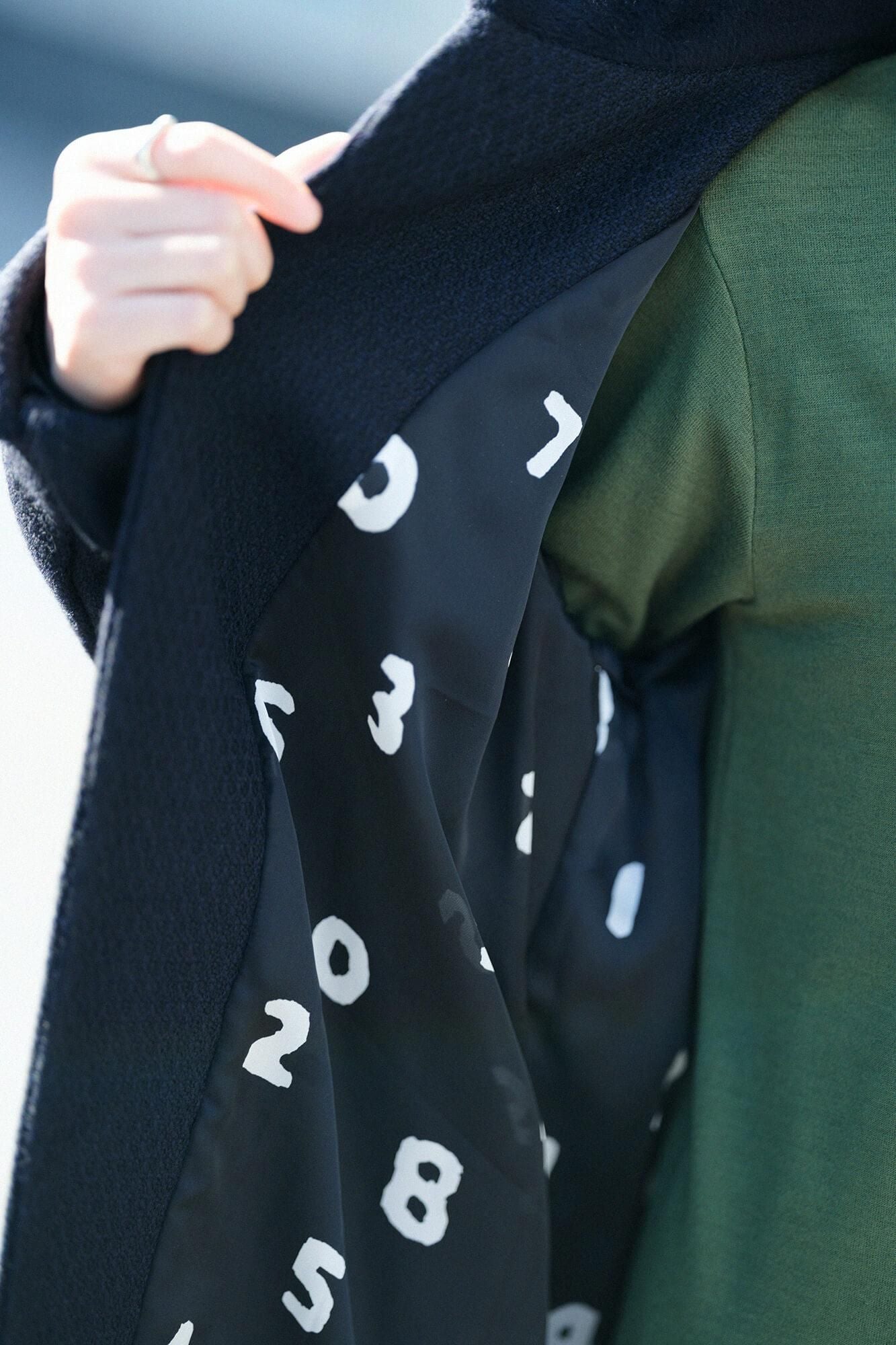 [Nur online] Langer Wollmantel mit Dobby-Webmuster und Stehkragen/Tiefblau xSO-SU-U