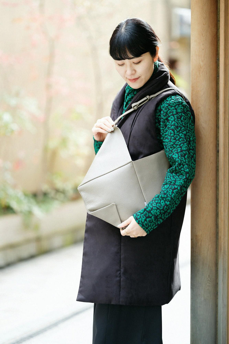 Leather tote bag (）