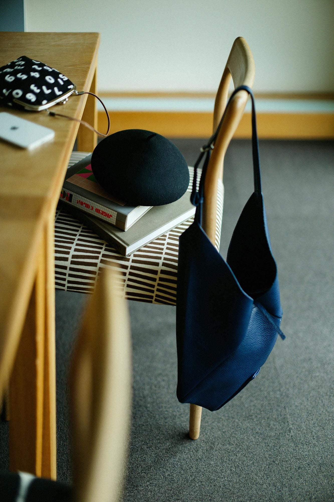 革穏（かわおだやか） 小（しょう） しぼ／紺青（こんじょう）