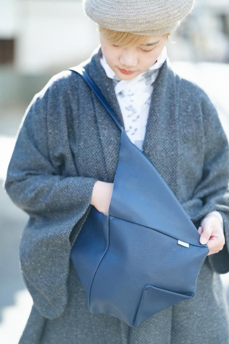 Leather tote bag (）